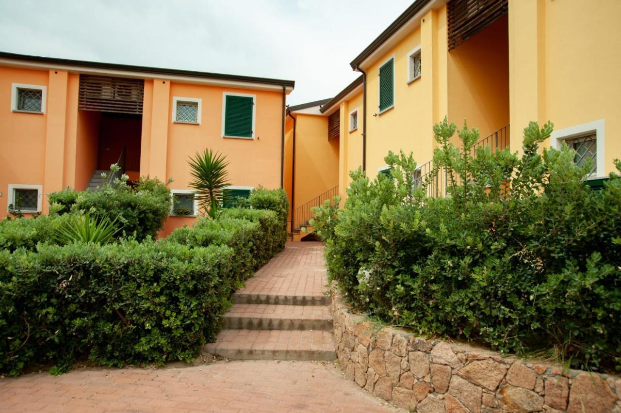 Residence Baia Delle Mimose Badesi Kültér fotó